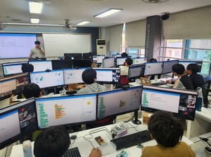 仁川市教育厅教育科学情报院在小学、初中、高中“编码基地学校”运营SW/AI教育项目